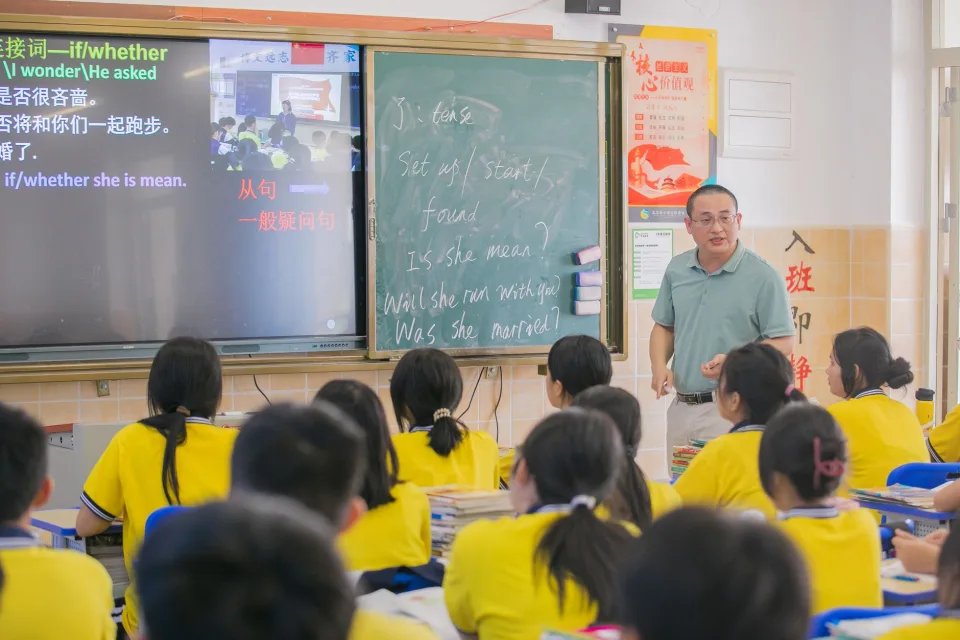 Sinh viên học tiếng Anh tại Võ Thị Hoa